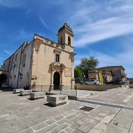 A Due Passi Dal Portale *