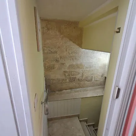 A Due Passi Dal Portale רגוזה