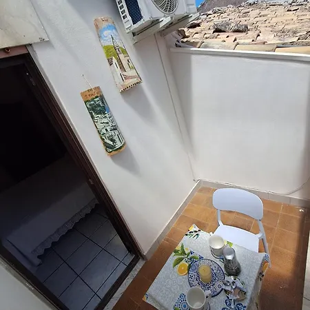 A Due Passi Dal Portale * רגוזה