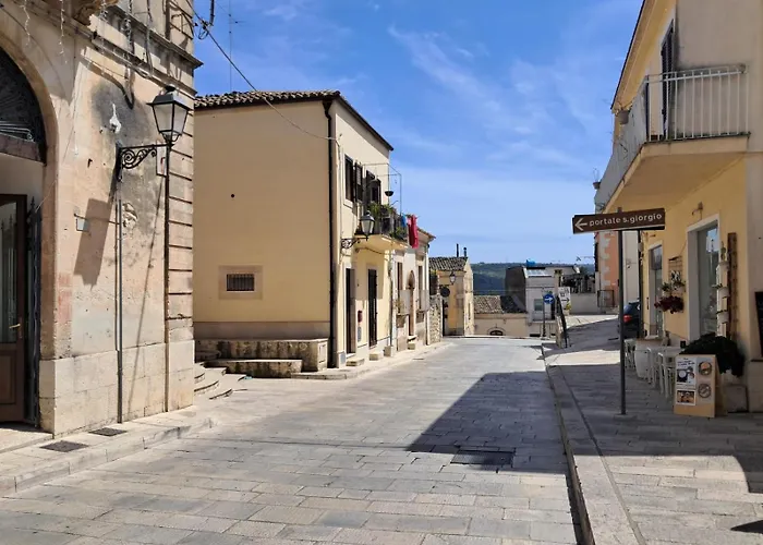 A Due Passi Dal Portale Ferienhaus Ragusa